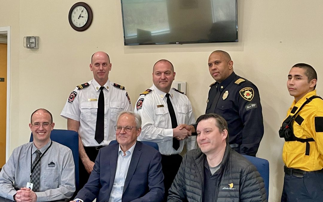 Sioux Lookout and IFNA Sign New Agreement for Collaboration on Fire-Related Activities